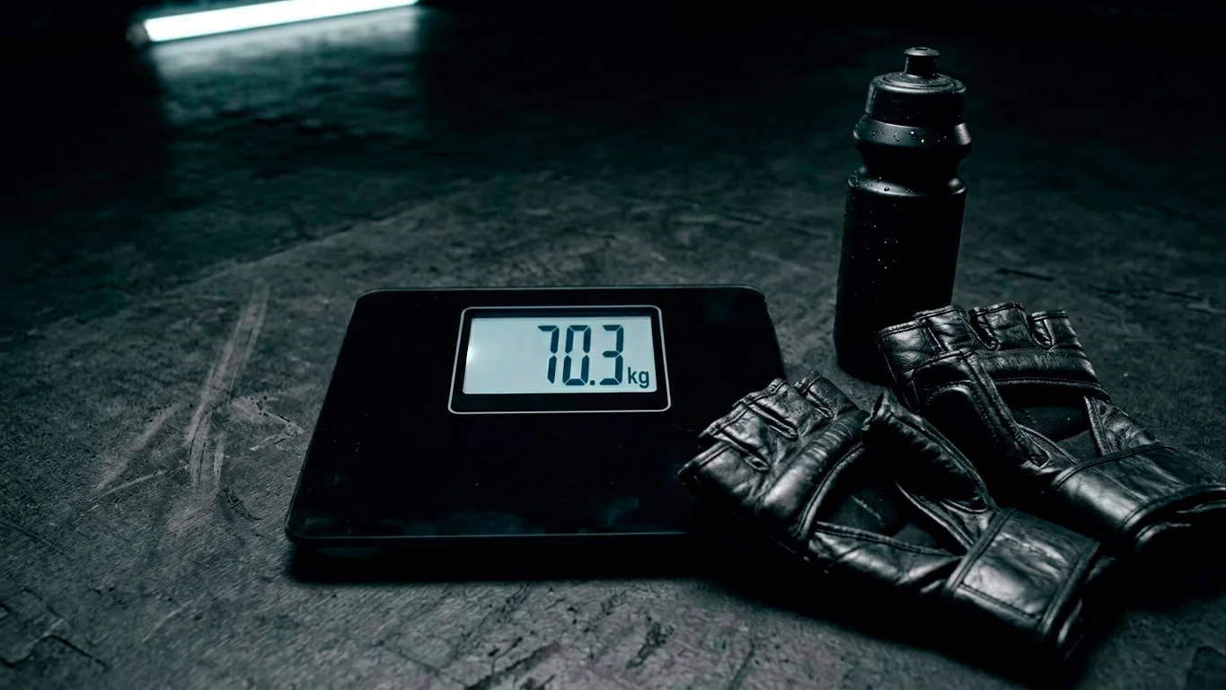 How UFC Weight Cuts Affect Betting — Signs, Risks & Market Impact